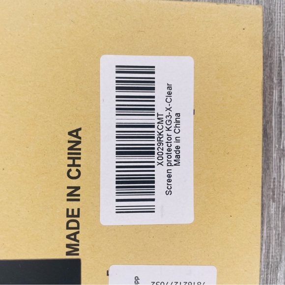 ESR iPhone 12/12 Pro Screen Protector cover - Picture 4 of 6